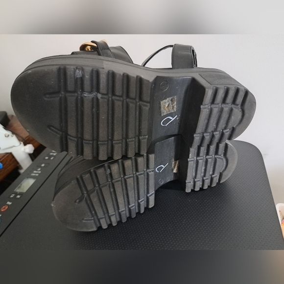 TRUFFLE COLLECTION black platform chunk thick chain sandals Academia Wednesday 7 - Picture 8 of 8